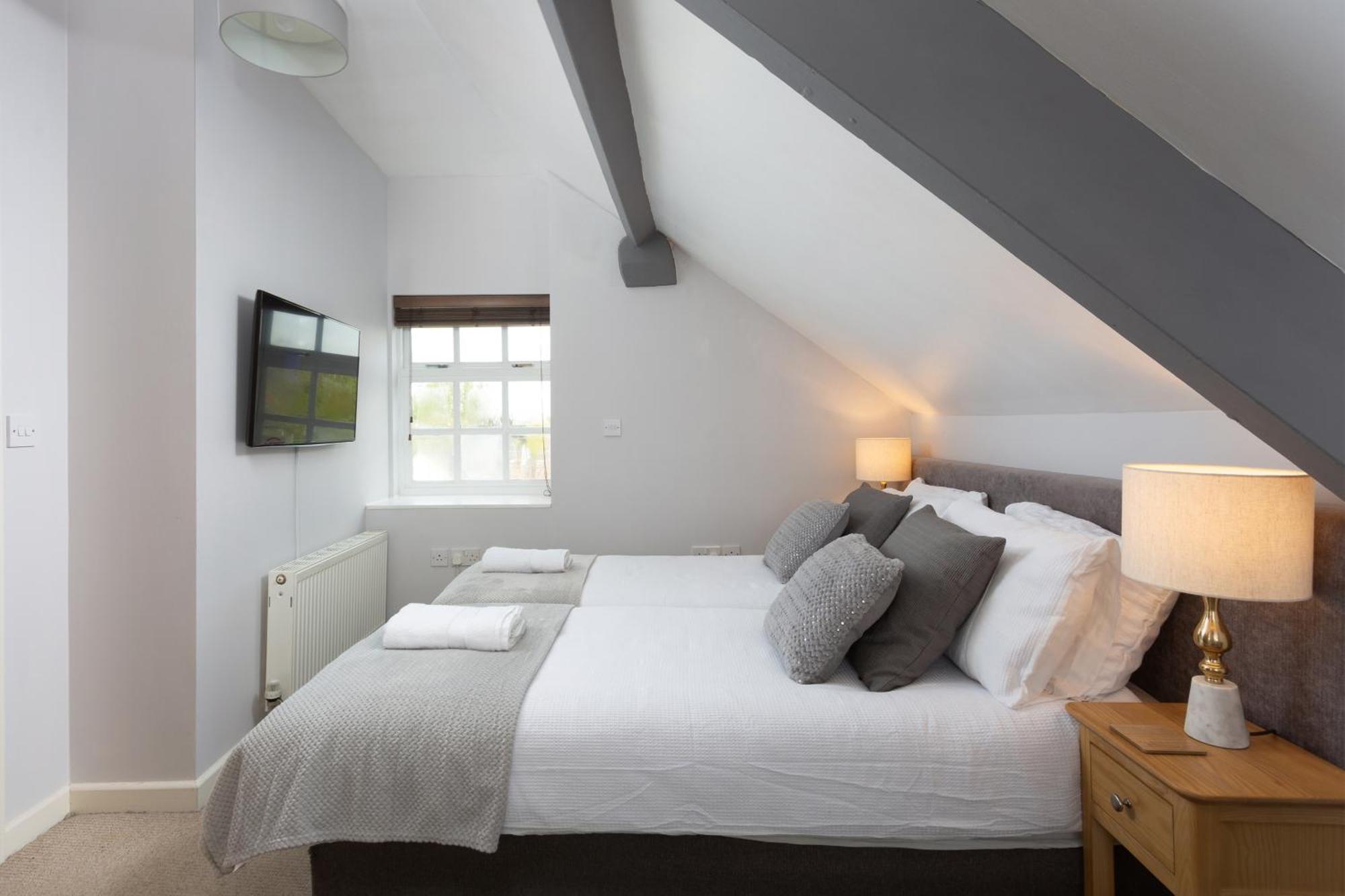 Bootham Court Grade Ii Duplex With Free Parking & Wi-fi - Sleeps 2-6 People Apartment *